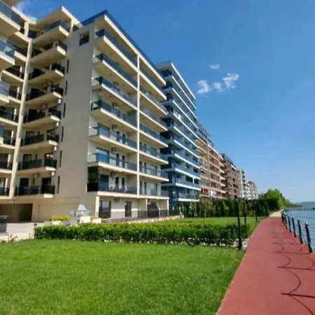 Apartment Solid Seaview Family Studio Mamaia