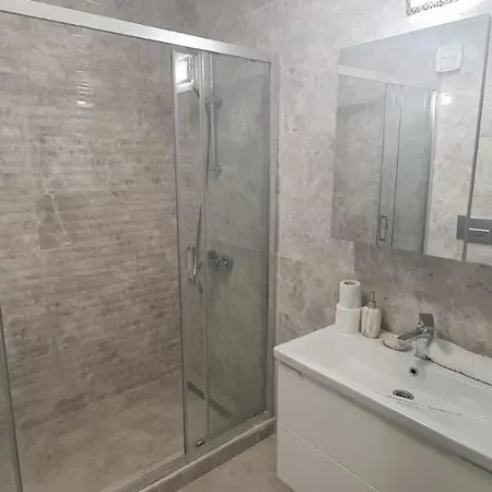 Apartment Solid Seaview Family Studio Mamaia