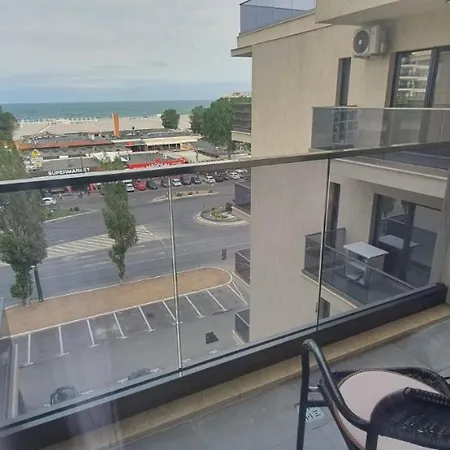 Apartment Solid Seaview Family Studio Mamaia