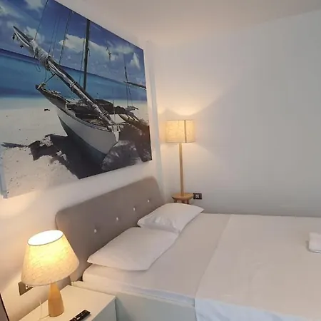 Apartment Solid Seaview Family Studio Mamaia